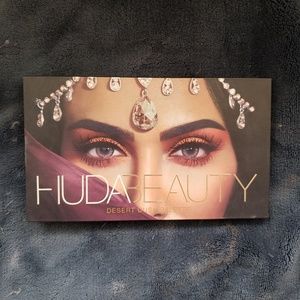 Huda Beauty Desert Dusk Palette